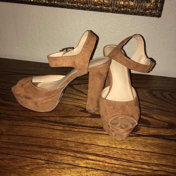 High heels - Picture 2 of 2